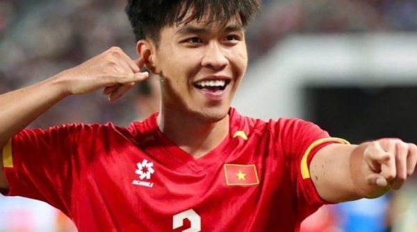 Ảnh cũ của trung vệ Lý Đức bị chê phản cảm 1769754638 192 thumbnail width740height495 anh cat 3 2 auto cropjpg