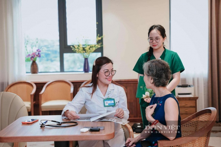 Chăm sóc sức khoẻ cho người cao tuổi vô cùng quan trọng. Ảnh: Gia Khiêm