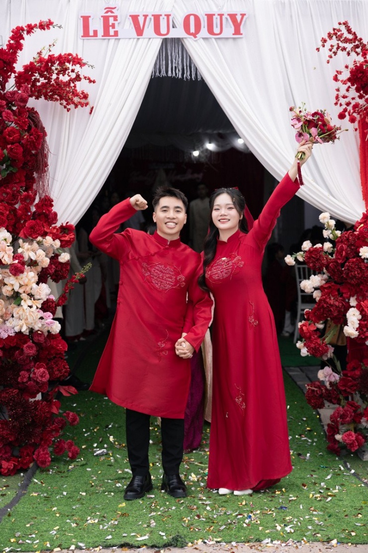 Cặp đôi nên duyên trong sự chúc phúc của hai bên gia đình 