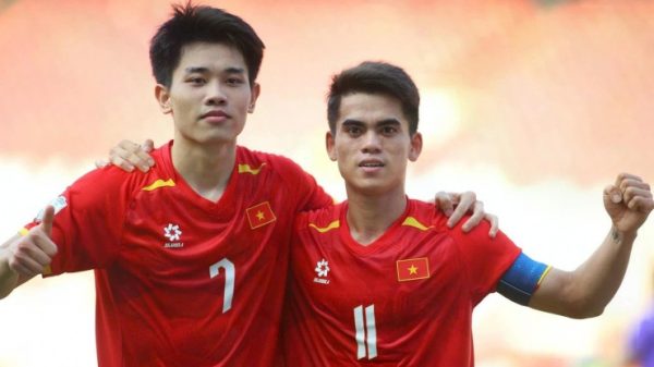 Dân mạng hài hước ghép cả "ảnh cưới" cho cặp đôi U23 Văn Khang và Đình Bắc 1770004266 img8087 00261jpeg width1390height927