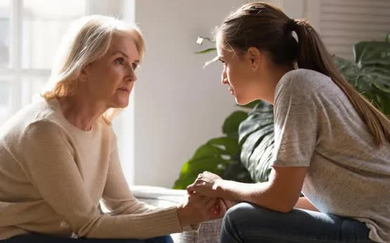 Hãy gặp những người có giá trị sống tương tự, biết quan tâm và hiểu mình. Ảnh minh họa