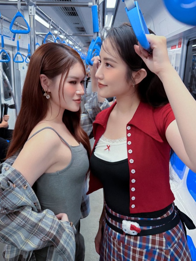 Ảnh sao 4/2: Gia đình Hồ Ngọc Hà diện áo dài đi sự kiện - 11