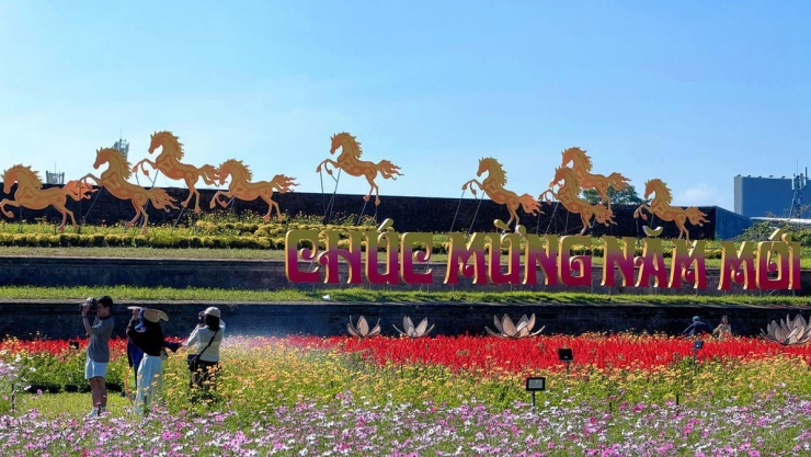 1770354058-linh_vat_ngua_6_0-width1200height675 Linh vật mã đáo thành công trong kinh thành Huế.