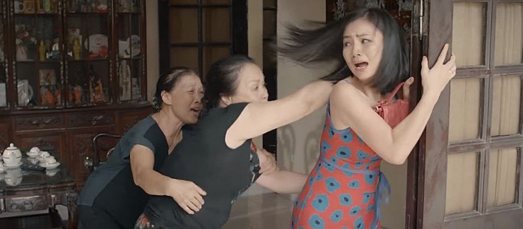 NSƯT Thanh Quý và Diệu Hương trong một cảnh phim cao trào. 