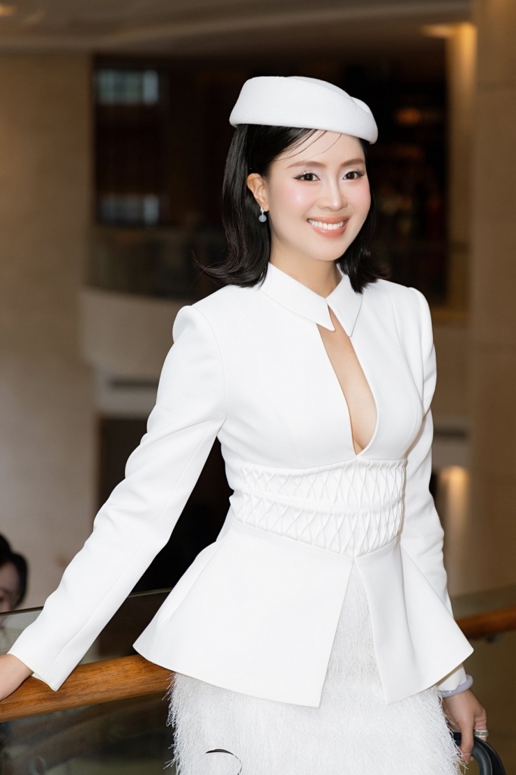 Ảnh sao 7/2: Huỳnh Đông - Ái Châu cho con trai về nước ăn Tết - 5