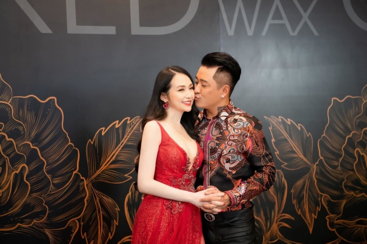 Lấy vợ lệch tuổi như 'chú - cháu', 3 nam ca sĩ của showbiz Việt có hôn nhân như mơ - 4