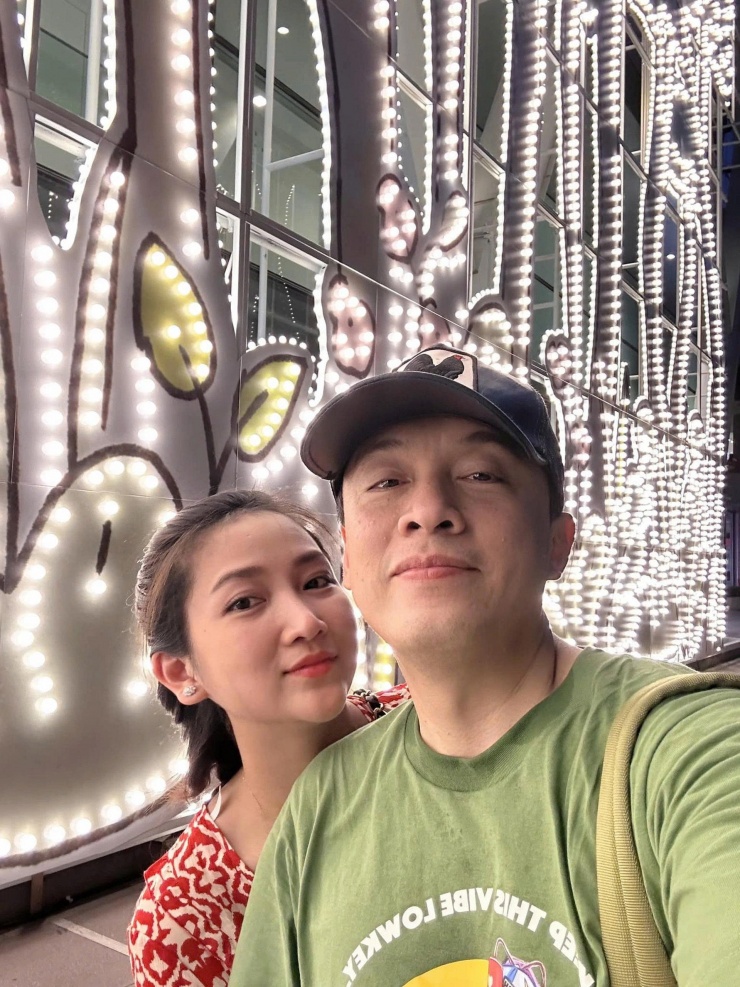 Lấy vợ lệch tuổi như 'chú - cháu', 3 nam ca sĩ của showbiz Việt có hôn nhân như mơ - 7