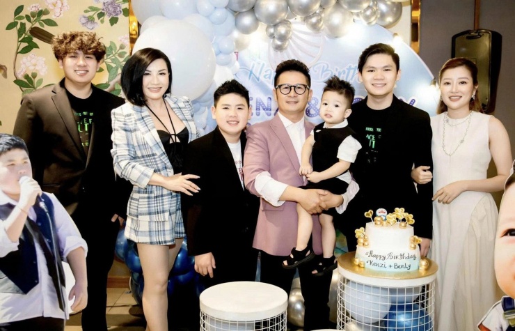 Lấy vợ lệch tuổi như 'chú - cháu', 3 nam ca sĩ của showbiz Việt có hôn nhân như mơ - 12