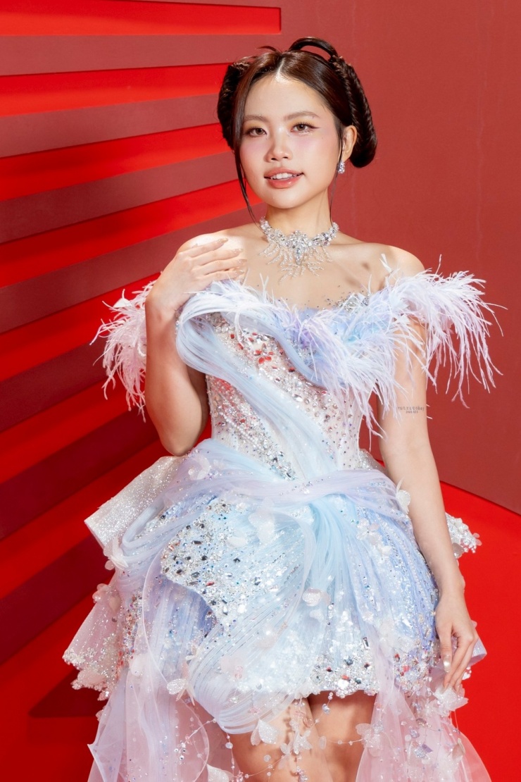 1770511968-we-choice-12-2094-width1000height1500 Cầu thủ Đình Bắc cùng dàn sao dự thảm đỏ - 4