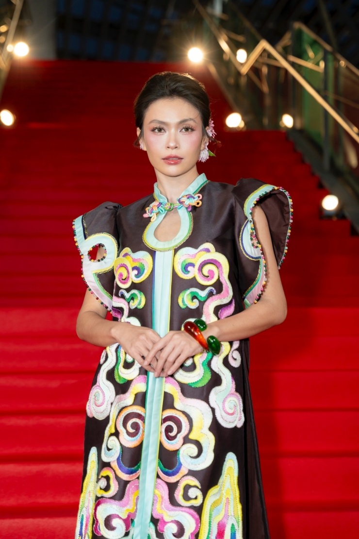 1770511969-we-choice-19-2101-width1000height1500 Cầu thủ Đình Bắc cùng dàn sao dự thảm đỏ - 10