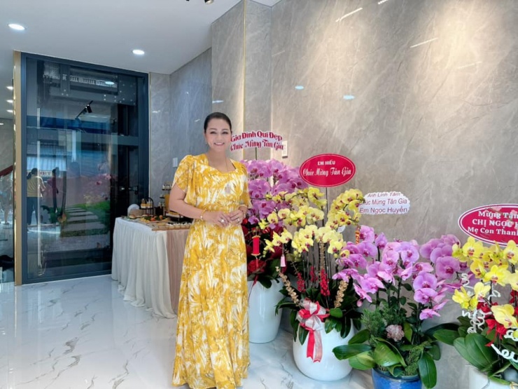 NSƯT Ngọc Huyền mừng tân gia. Ảnh: FBNV