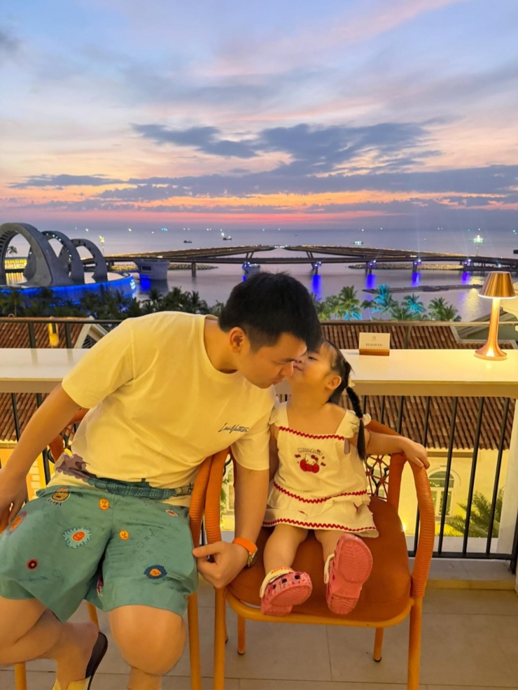 1770512526-gia-dinh-hoa-hau-do-my-linh-12-0659-width1200height1598 Cuộc sống đời thường của gia đình Đỗ Mỹ Linh - 4