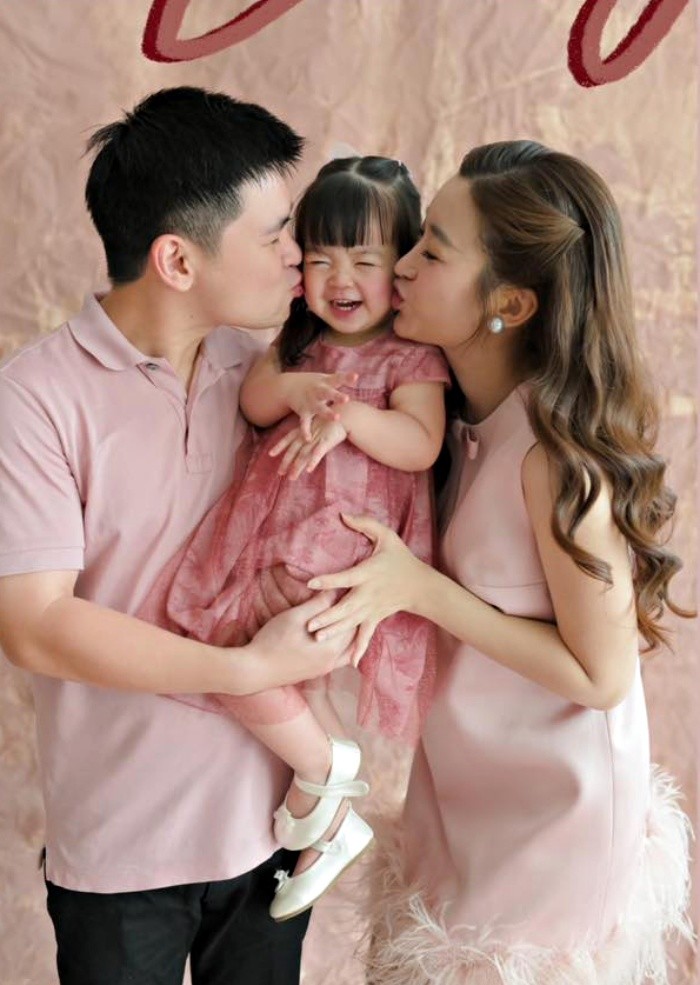 1770512529-gia-dinh-hoa-hau-do-my-linh-8-9945-width700height985 Cuộc sống đời thường của gia đình Đỗ Mỹ Linh - 10