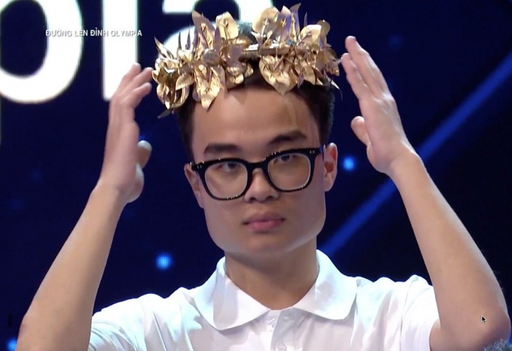Nam sinh trường THPT Đan Phượng giành vòng nguyệt quế.