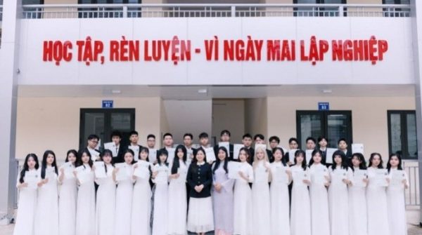 Độc lạ clip kỷ yếu triệu view: Khoe "tấm bằng" tốt nghiệp "búng ra tiếng Anh" 1770598455 266 thumbnail width740height495 anh cat 3 2 auto cropjpg