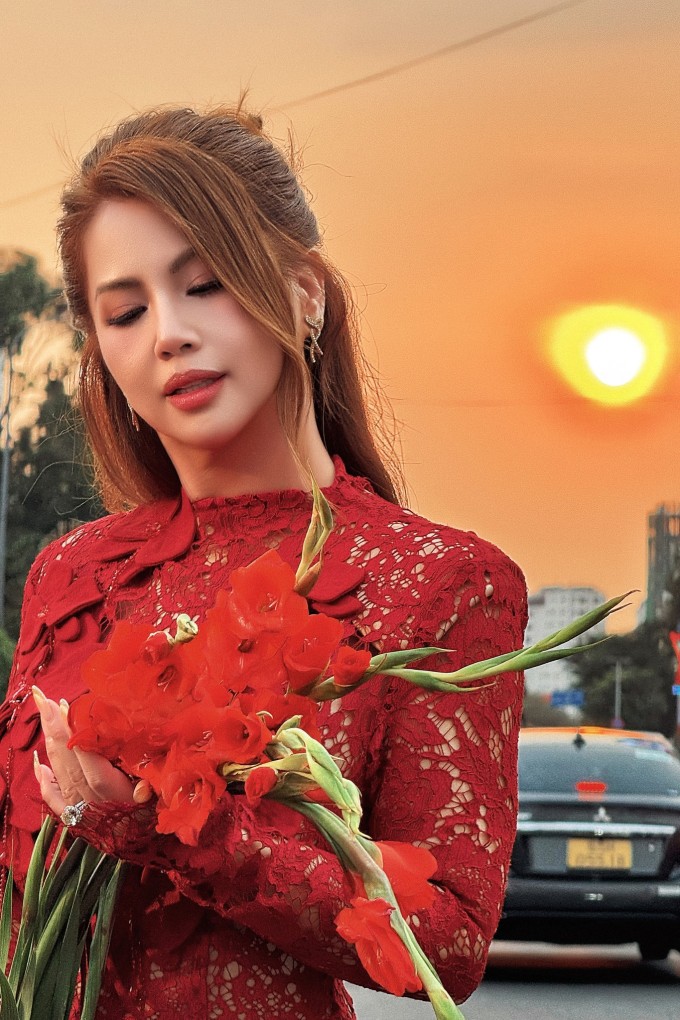 Ảnh sao 9/2: Cường Đôla khoe má hồng, môi son do các con make-up - 7