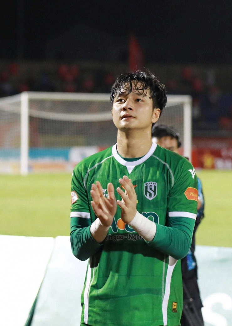 Cao Văn Bình trong màu áo CLB SLNA.