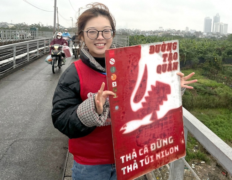 Tình nguyện viên Phùng Hà Diệp Anh. Ảnh: NVCC