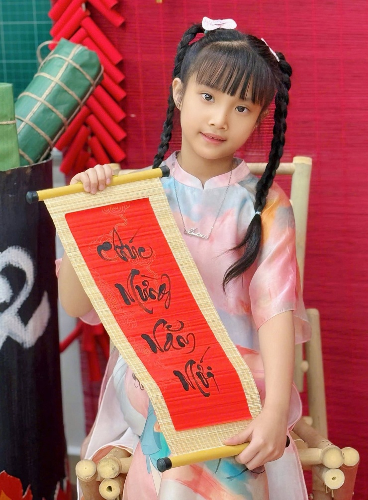 1770686424-3-6508-width1200height1632 Ảnh sao 10/2: Lâm Khánh Chi đi chơi cùng con trai và 'tình tin đồn' - 3