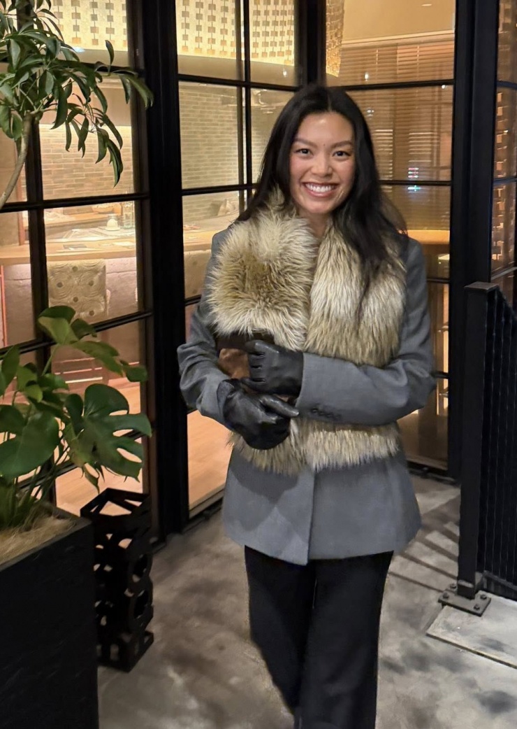 1770686425-dao-8-6509-width995height1400 Ảnh sao 10/2: Lâm Khánh Chi đi chơi cùng con trai và 'tình tin đồn' - 7