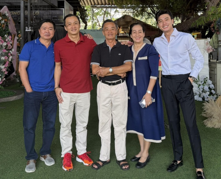 1770686426-truong-2-6513-width1200height970 Ảnh sao 10/2: Lâm Khánh Chi đi chơi cùng con trai và 'tình tin đồn' - 10