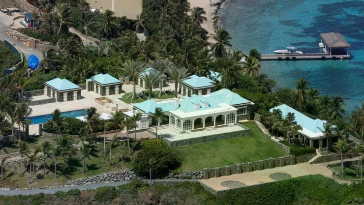 Toàn cảnh hòn đảo riêng thuộc sở hữu của Epstein, nơi nhiều nhân vật từng được ghi nhận xuất hiện trong các tài liệu điều tra.