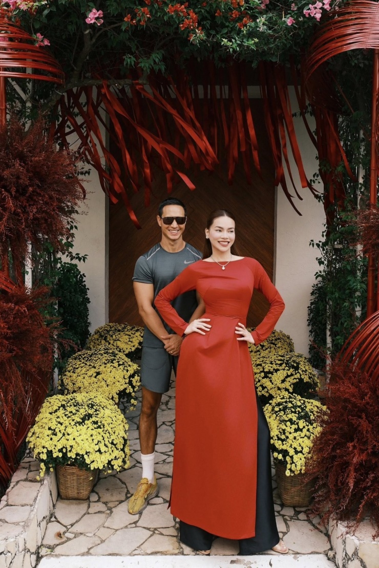 1770860024-250-56640-1-n-3047-width1200height1799 Hồ Ngọc Hà - Kim Lý trang hoàng biệt thự đón Tết - 2