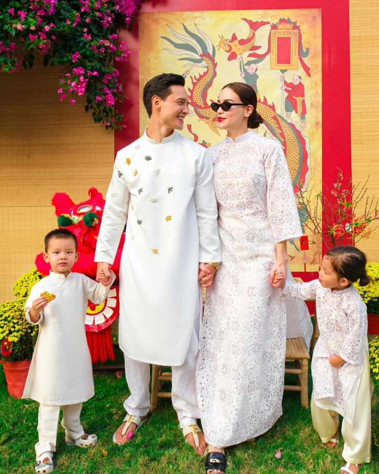 1770860025-hongocha-6037-2-66-3065-width1200height1500 Hồ Ngọc Hà - Kim Lý trang hoàng biệt thự đón Tết - 7