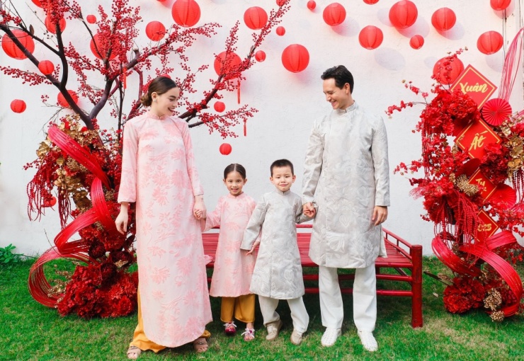 1770860026-hongocha-1306-6-66-3065-width1200height827 Hồ Ngọc Hà - Kim Lý trang hoàng biệt thự đón Tết - 8