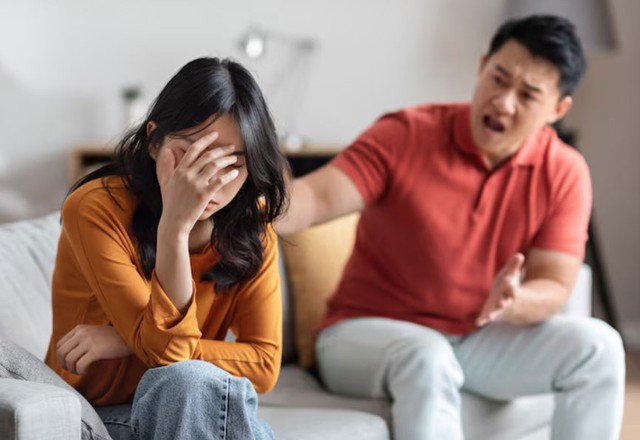 Một nghiên cứu cho thấy, việc khao khát người yêu cũ nhiều hơn có liên quan đến sự suy giảm mức độ hài lòng với bạn đời hiện tại theo thời gian. Ảnh minh họa