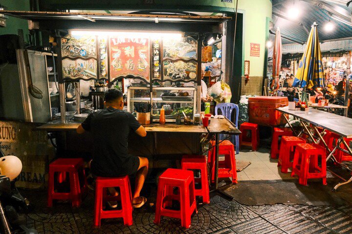 Ngày nay, những tiệm đồ ăn Trung Quốc vẫn thu hút thực khách Việt Nam. (Ảnh: Vietnam Coracle)