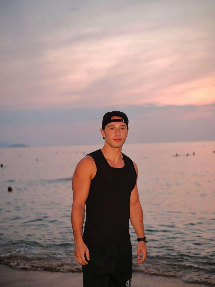 Local Lou thích ẩm thực, bãi biển, lối sống và con người Nha Trang. Ảnh: NVCC