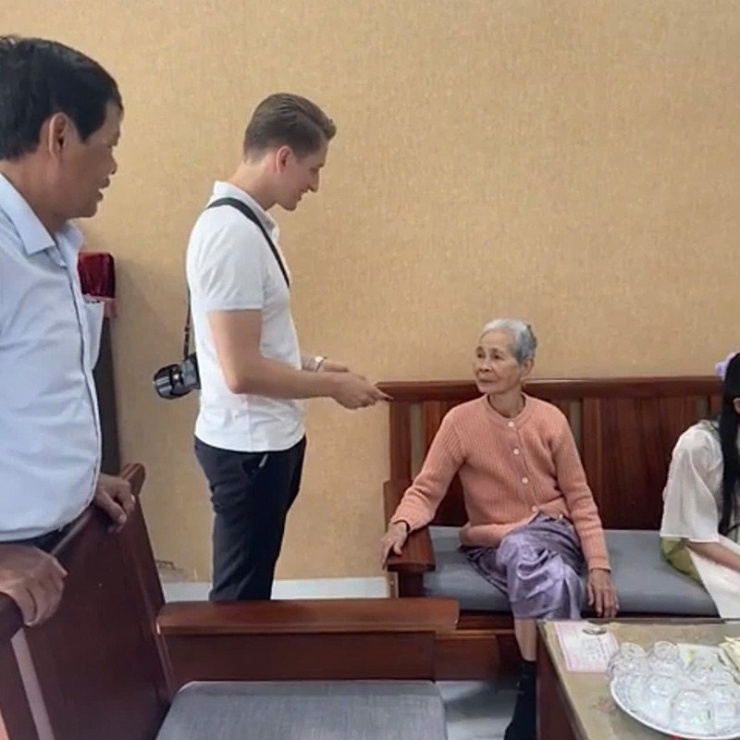 Heiko hào hứng với việc mừng tuổi ngày Tết 