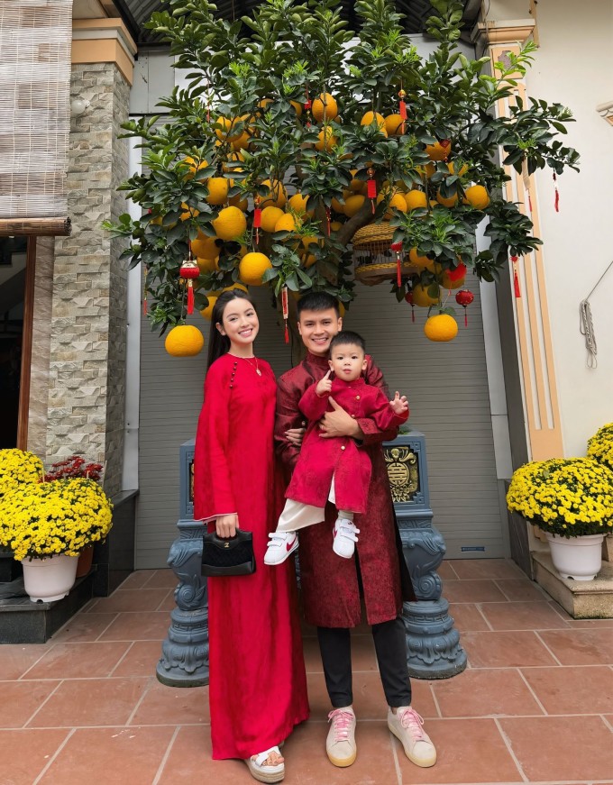 Ảnh sao 18/2: Con gái Ngô Thanh Vân - Huy Trần lần đầu mặc áo dài - 4