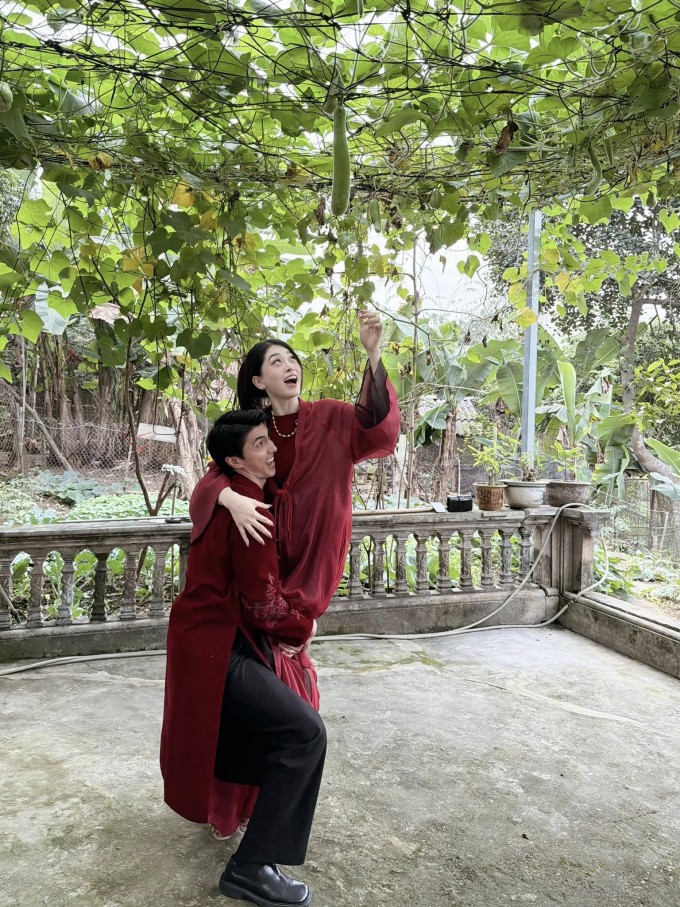 Ảnh sao 18/2: Con gái Ngô Thanh Vân - Huy Trần lần đầu mặc áo dài - 10