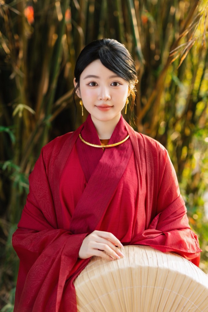 Ảnh sao 18/2: Con gái Ngô Thanh Vân - Huy Trần lần đầu mặc áo dài - 8