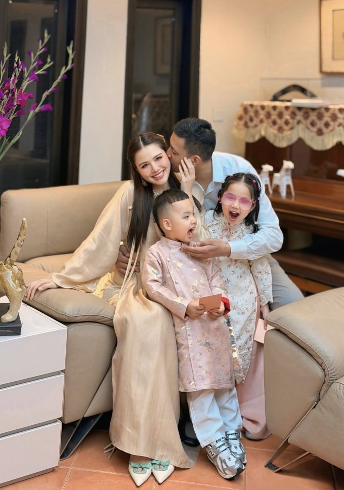 Ảnh sao 19/2: Con gái Trương Ngọc Ánh đi chúc Tết cùng bố - 2