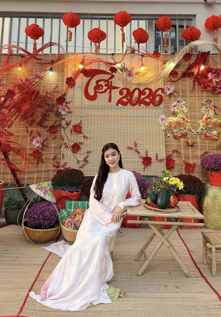 Ảnh sao 21/2: Midu theo chồng thiếu gia về quê chúc Tết - 12