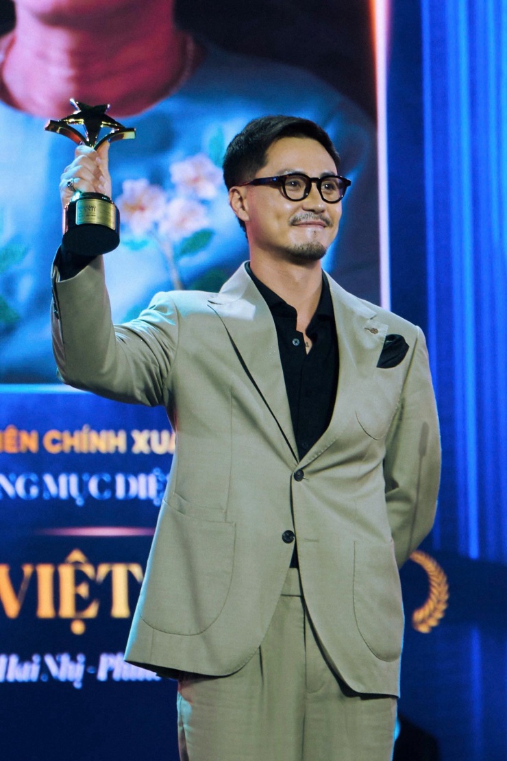 Thanh Sơn nhận giải thưởng Ngôi sao xanh với vai Bình trong phim điện ảnh