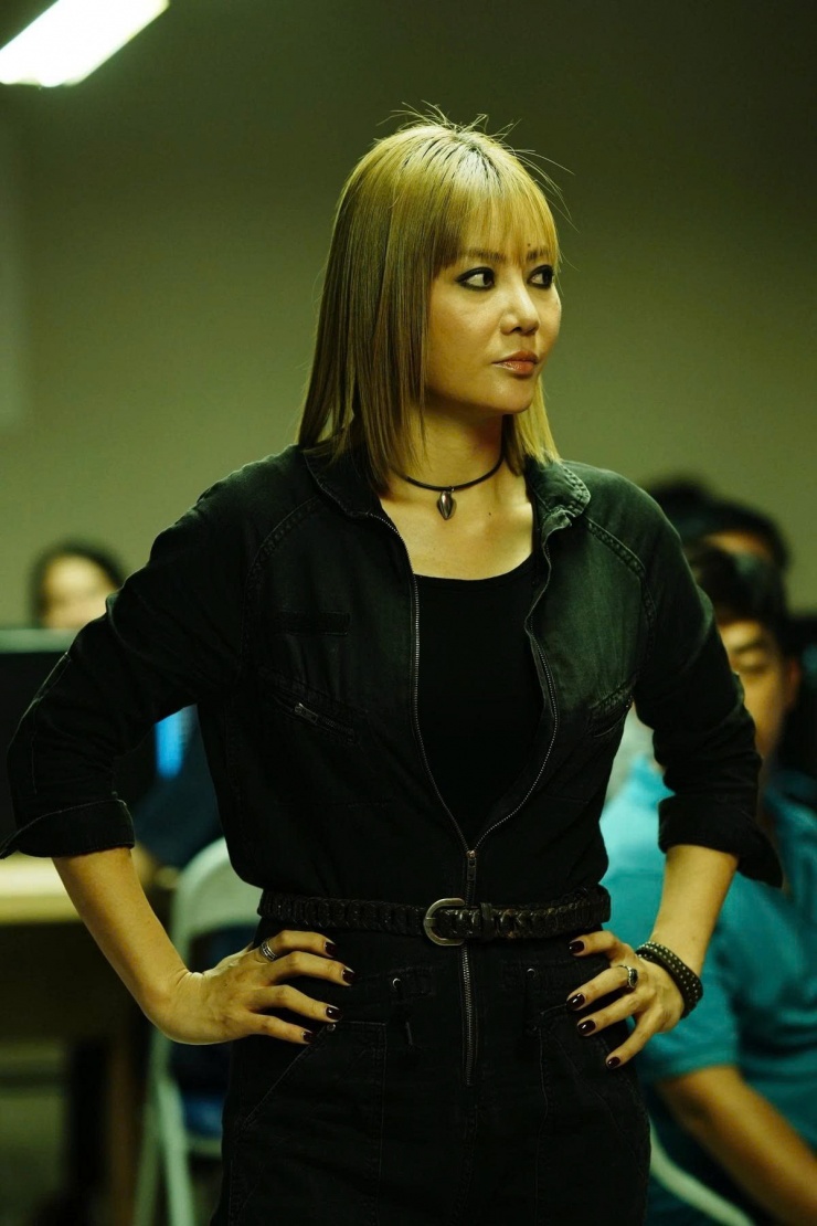 Cuối năm 2025, Thanh Hương góp mặt trong bộ phim điện ảnh Thiên đường máu. Dù đã là gương mặt quen thuộc của phim truyền hình, nữ diễn viên tự nhận mình là “tân binh” khi bước sang màn ảnh rộng. Thiên đường máu là bộ phim điện ảnh đầu tiên trong năm 2026 cán mốc doanh thu 100 tỷ đồng, giúp Thanh Hương được gọi vui là “diễn viên trăm tỷ”, nhưng cô khiêm tốn cho rằng đó là sự may mắn.