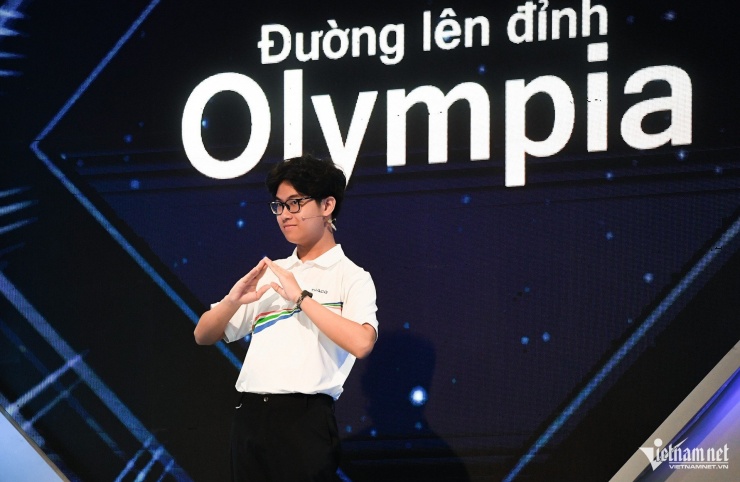 1771667916-w-olympia-2025-15jpg-804-958-width1920height1250 Sau đăng quang, Bảo Khánh được nhiều người biết đến. Em luôn trân trọng tình cảm của mọi người dù đôi khi chưa quen với việc mình trở nên