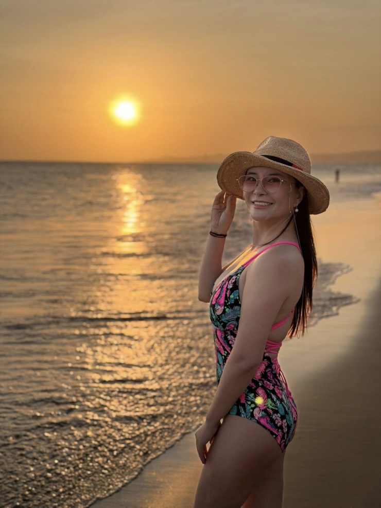 1771719806-379-60678-4-n-5395-width1200height1600 Ảnh sao 22/2: Võ Hoàng Yến đưa con gái sang Mỹ thăm chồng - 9