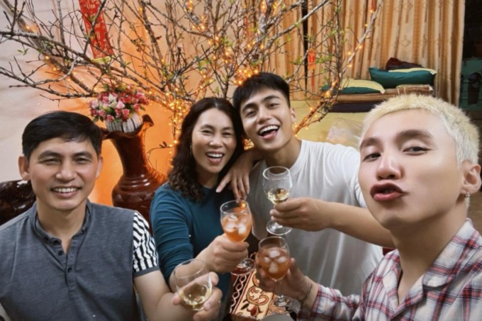 Ảnh sao 24/2: Hồ Ngọc Hà khoe dáng nuột nà dưới chân núi tuyết Nhật Bản - 5