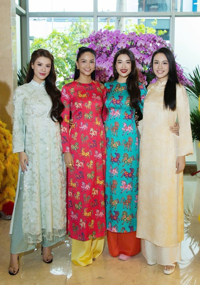 Ảnh sao 24/2: Hồ Ngọc Hà khoe dáng nuột nà dưới chân núi tuyết Nhật Bản - 7