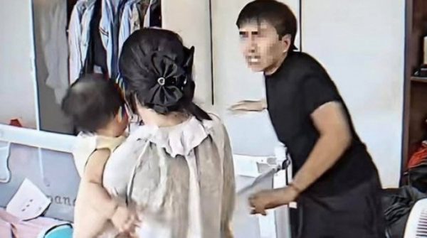 Cộng đồng mạng dậy sóng trước clip TikToker nổi tiếng đánh vợ đang bế con nhỏ 1771903941 162 thumbnail width740height495 anh cat 3 2 auto cropjpg