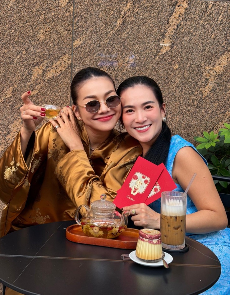 1771984842-tho-6-5379-width1188height1523 Ảnh sao 25/2: Phi Thanh Vân cùng bạn trai U60 và quý tử đi lễ chùa - 11