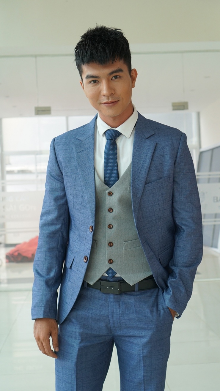 1772064929-1longbitrongphim5_vhbt6-width1200height2133 Steven Nguyễn thời đóng