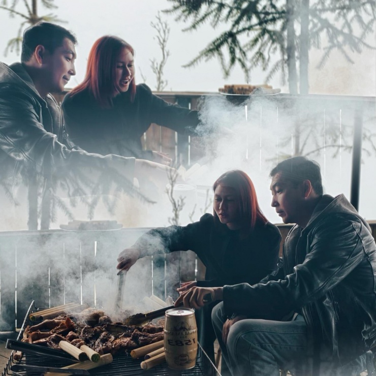 Ảnh sao 26/2: Bạn gái thiếu gia Đức Phạm khoe body bốc lửa - 10