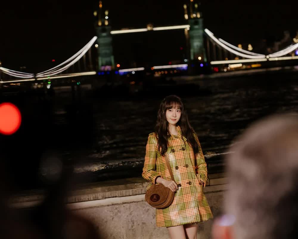 YoonA tỏa sáng rực rỡ tại Tuần lễ thời trang London- Ảnh 2.