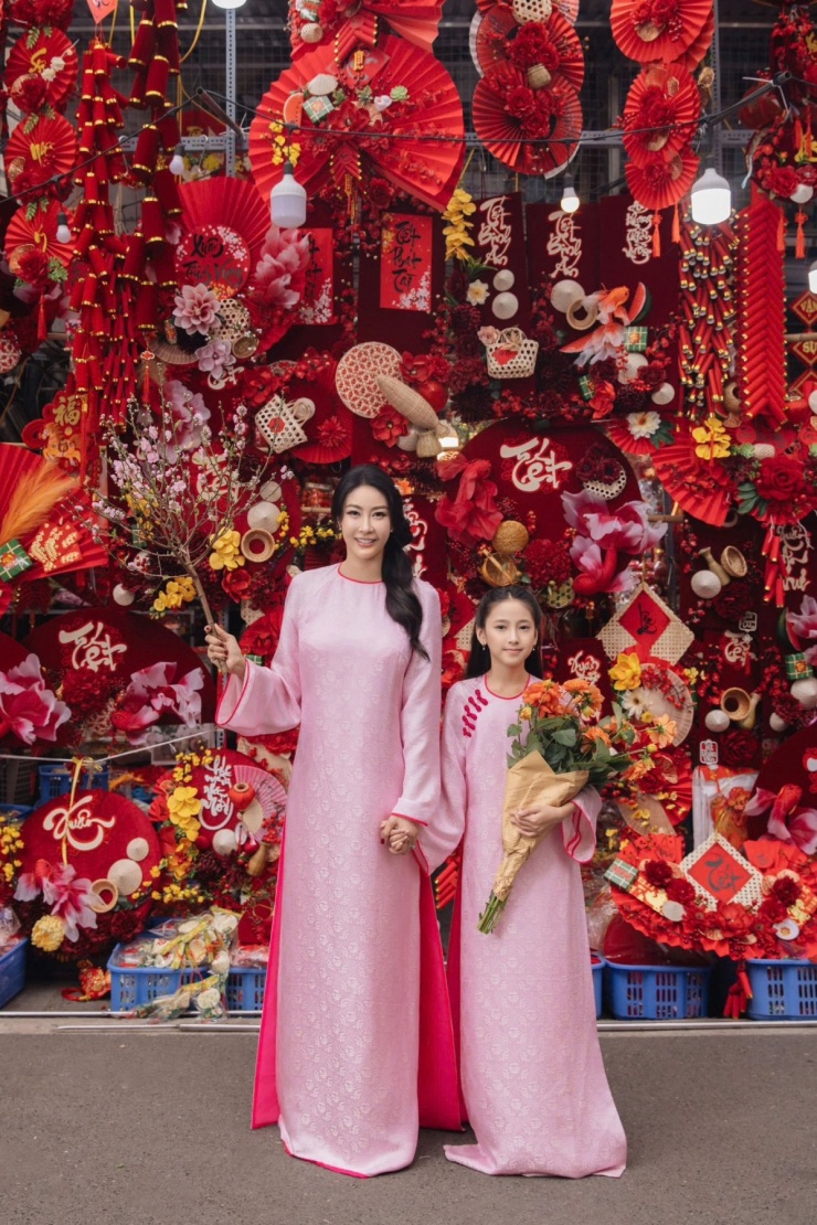 1772157036-240-79901-7-n-8654-width1200height1799 Ảnh sao 27/2: Siêu mẫu Ngọc Thạch khoe nhan sắc tuổi 35 - 4